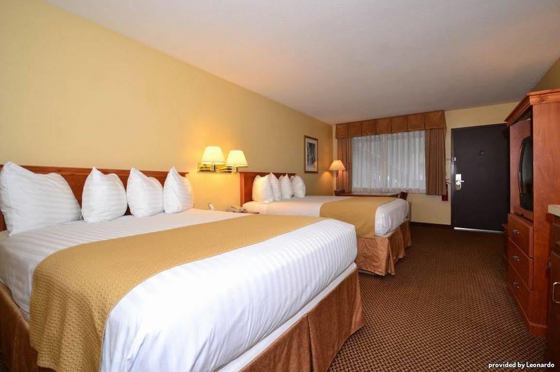 Oakridge Inn & Suites Exteriér fotografie