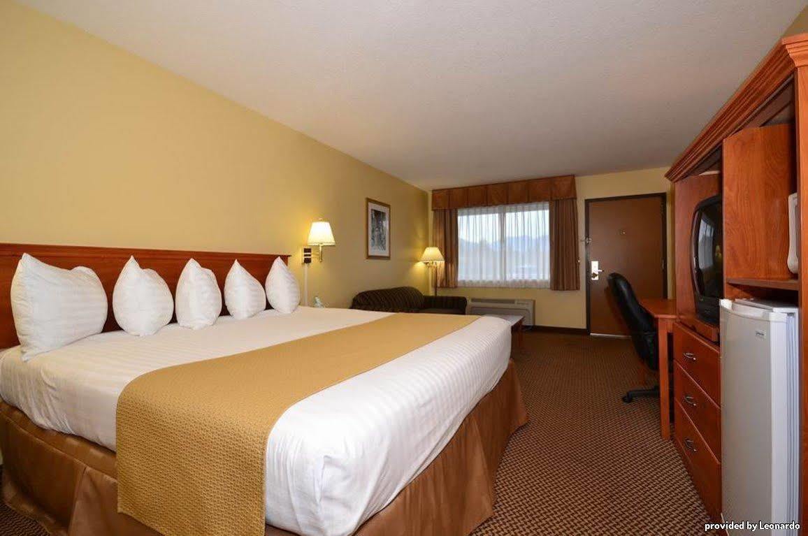 Oakridge Inn & Suites Pokoj fotografie